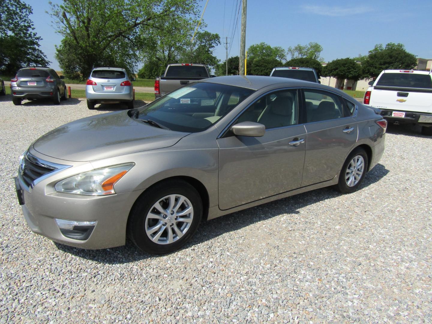 2014 Gold /Tan Nissan Altima (1N4AL3AP0EC) with an 4 CYL engine, Automatic transmission, located at 15016 S Hwy 231, Midland City, AL, 36350, (334) 983-3001, 31.306210, -85.495277 - Photo#2